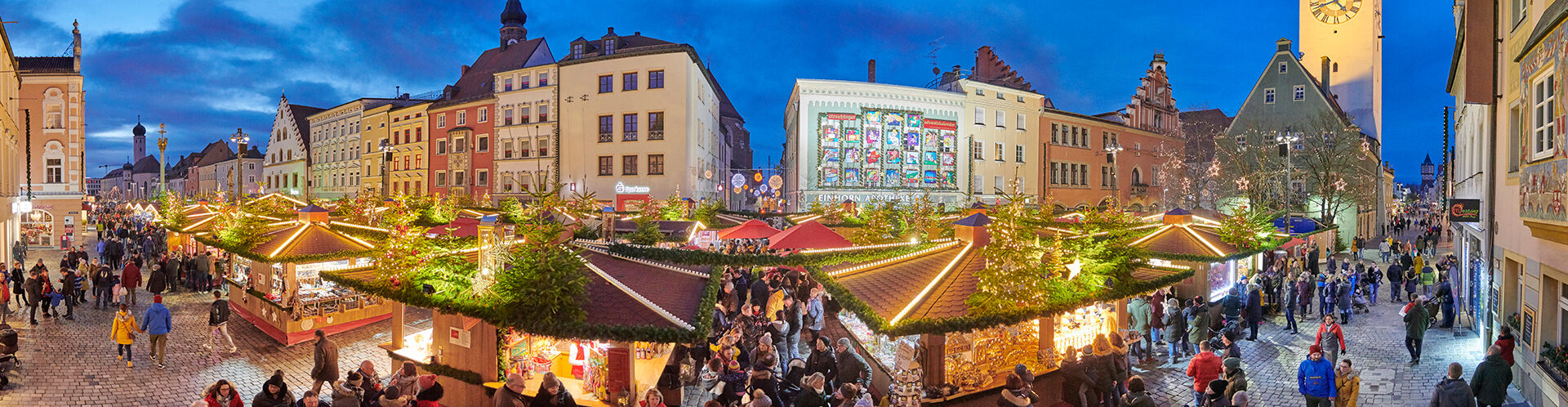 Panoramaaufnahme des Straubinger Christkindlmarkts