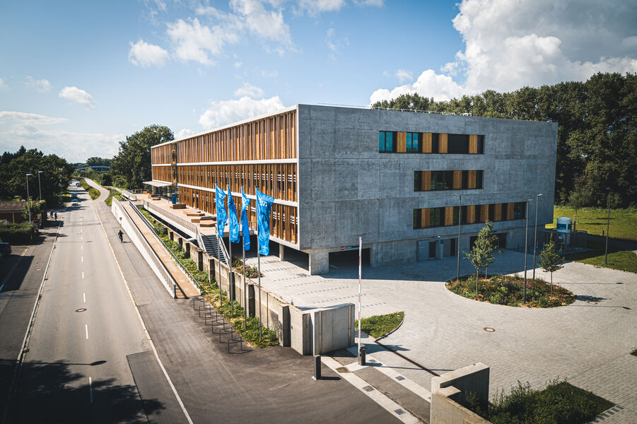 Luftbild des TUM-Campus an der Uferstraße