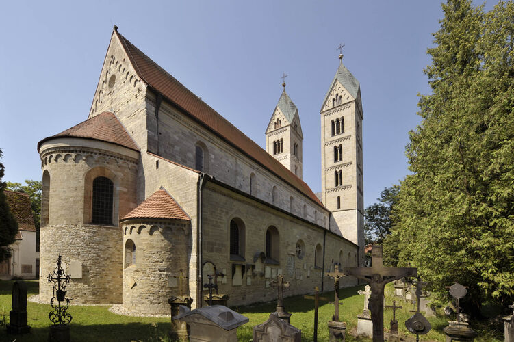 Die Straubinger Basilika St. Peter mit historischem Friedhof - Fotostudio Bernhard (3)